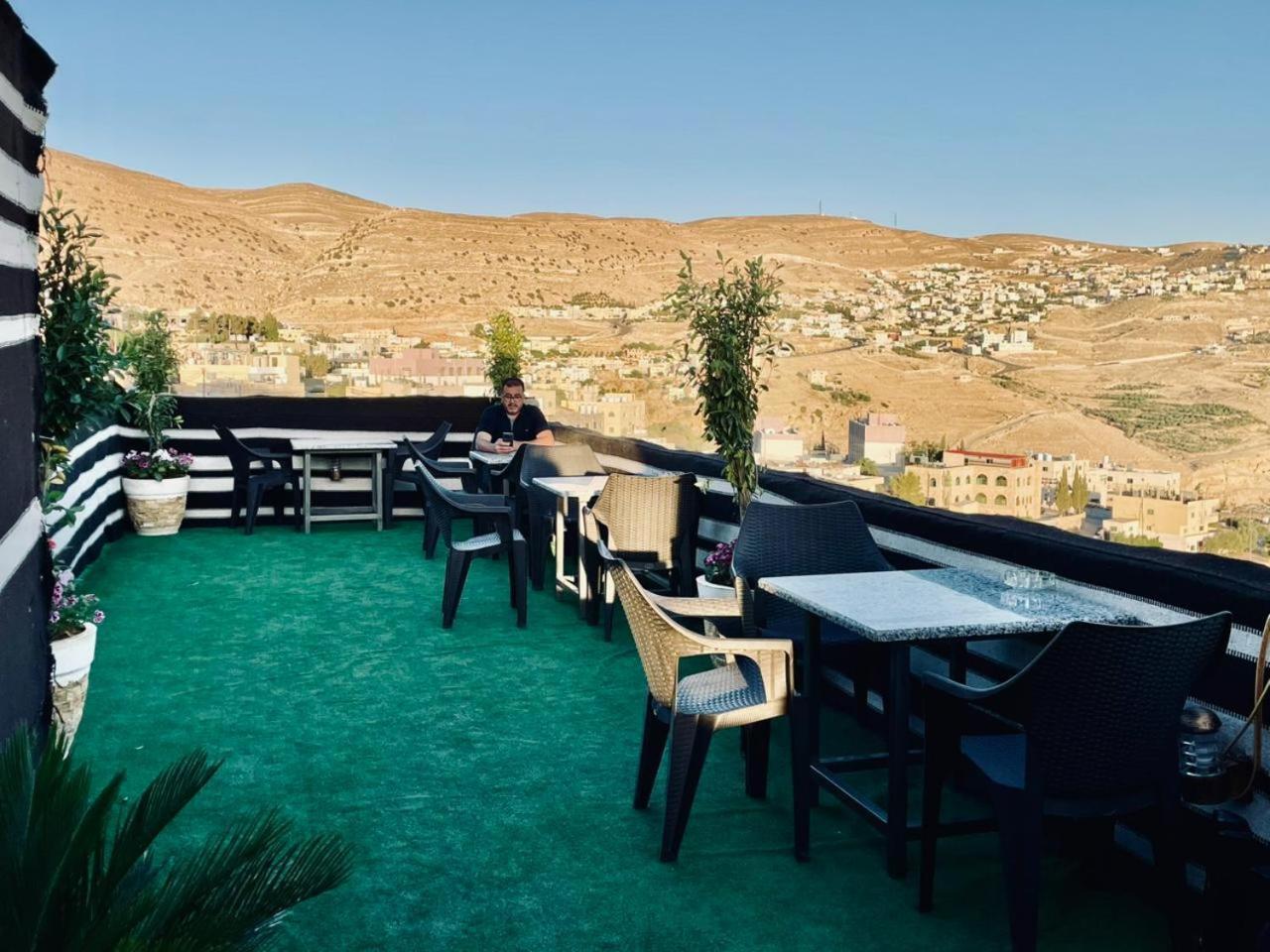 Plaza View Hostel At Tayyibah Exterior photo