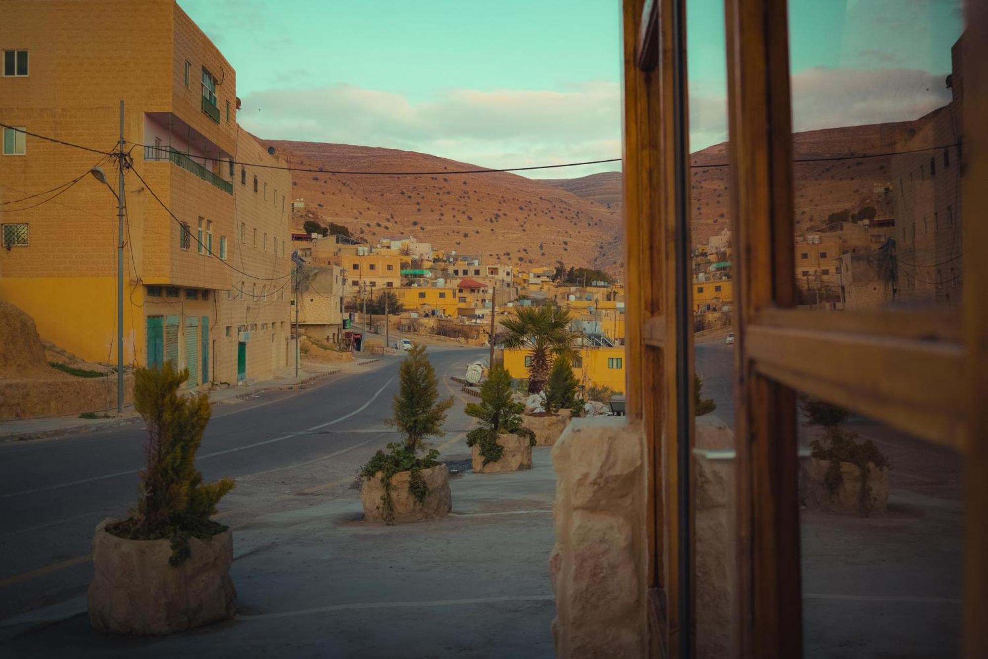 Plaza View Hostel At Tayyibah Exterior photo
