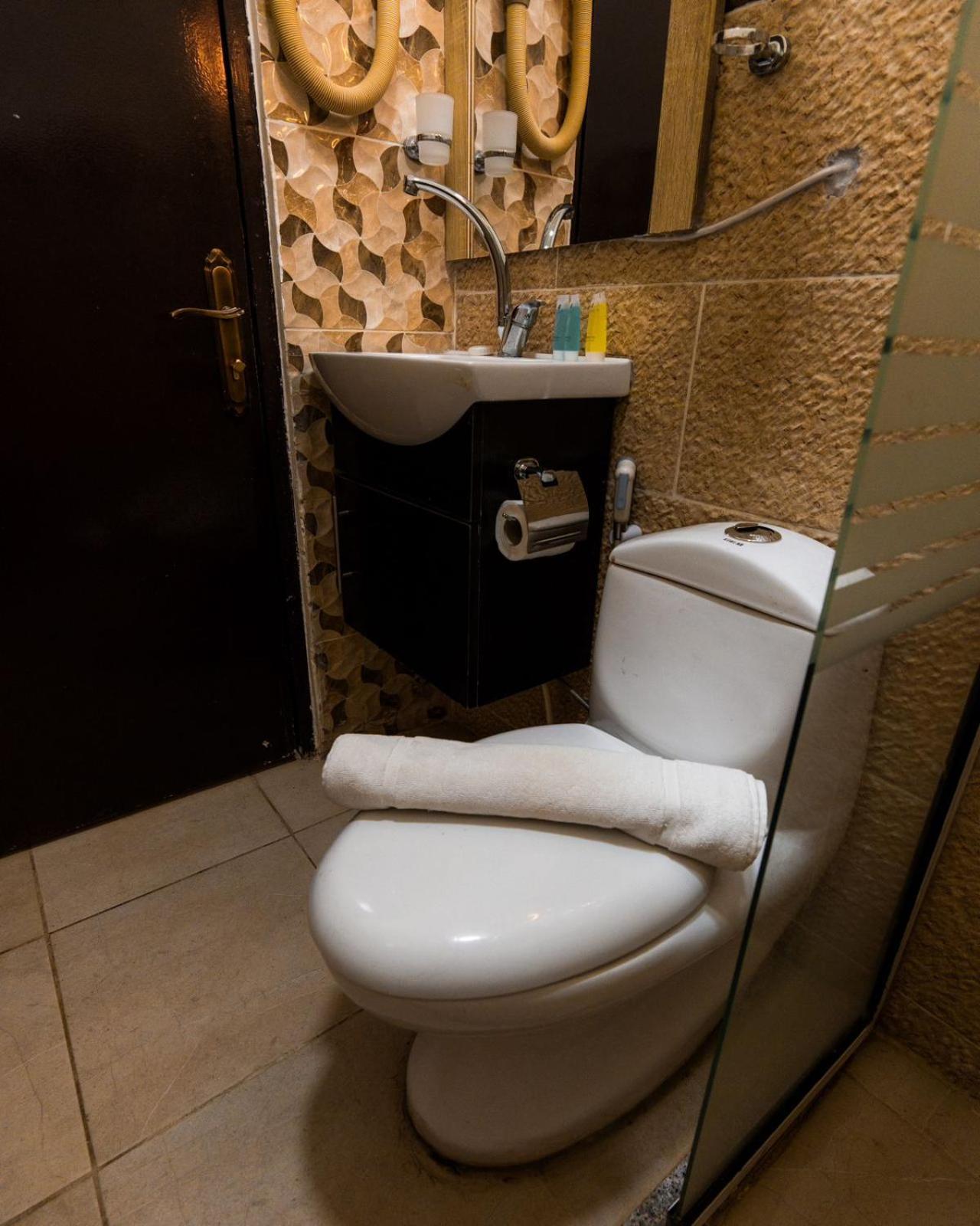 Plaza View Hostel At Tayyibah Exterior photo