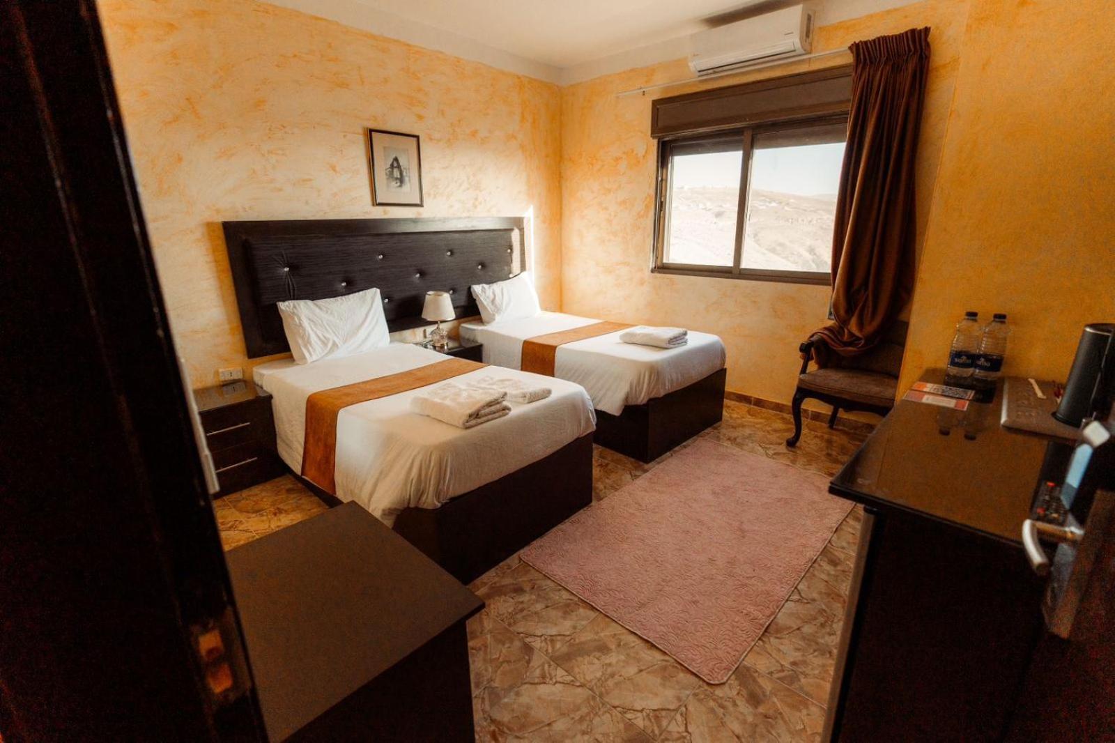 Plaza View Hostel At Tayyibah Exterior photo
